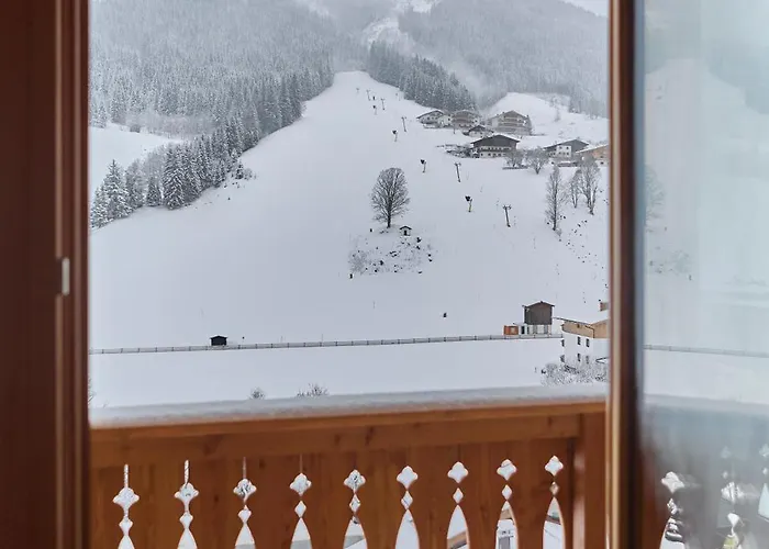 Almhuette Auszeit - Neueroeffnung Dezember 2025 Domek alpejski Saalbach-Hinterglemm